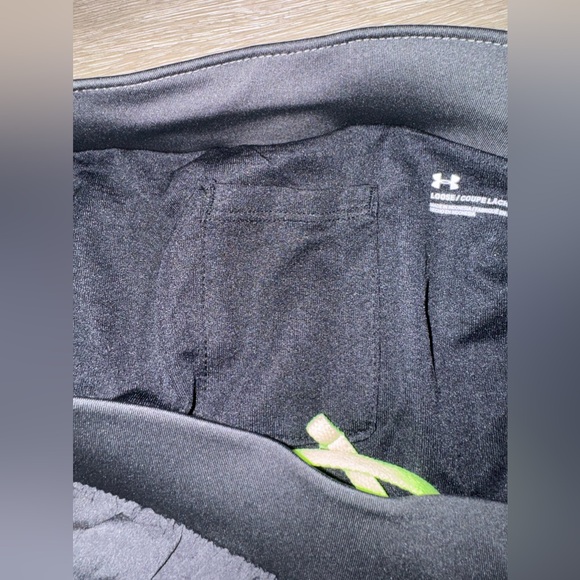 Women’s UA Fly by 2.0 shorts with underwear insert. Pockets. Reflective details - Picture 5 of 7